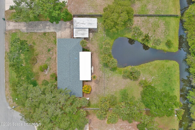 Building Photo - 670 Kings Way