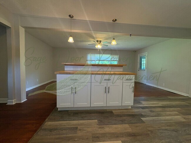 Building Photo - SINGLE FAMILY HOME IN RAYTOWN!!!