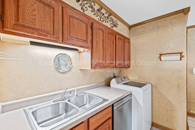 Building Photo - 1224 Bradbury Dr