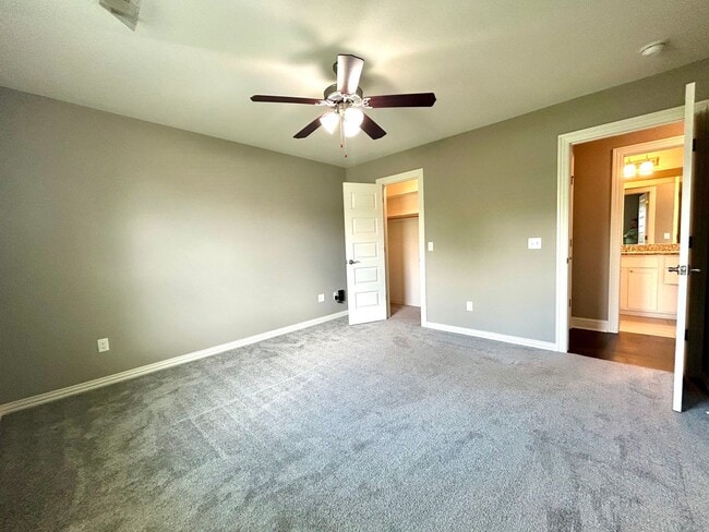 Building Photo - Gorgeous Home with Vaulted Ceilings and La...