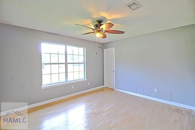 Building Photo - 850 Lyndsi Ln