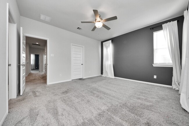 Building Photo - 9830 Magnolia Village Ln