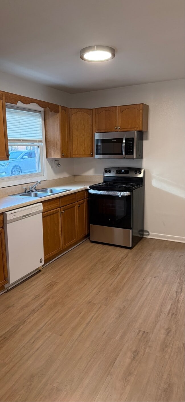 Building Photo - 2721 Clayton Dr NW