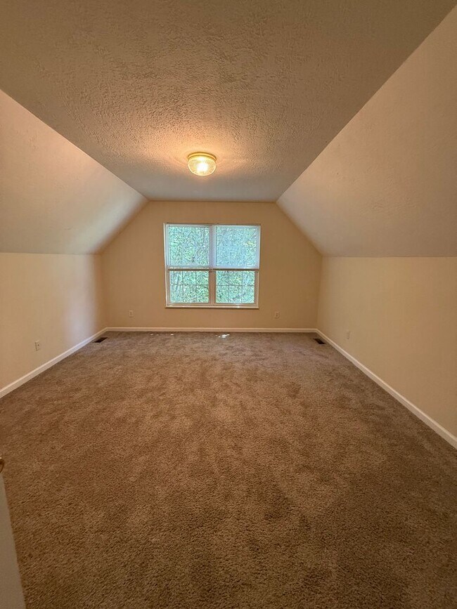 Building Photo - Lovely 4 Bedroom 2.5 Bath Home in convenient West Knox location