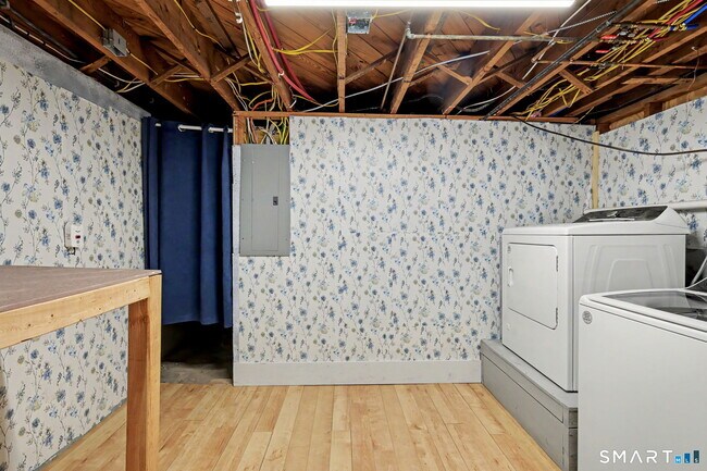 Building Photo - 142 N Taylor Ave