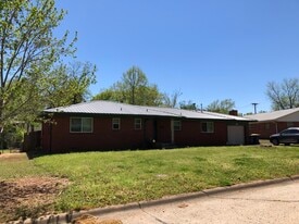 Building Photo - 2015 W Arrowhead Dr