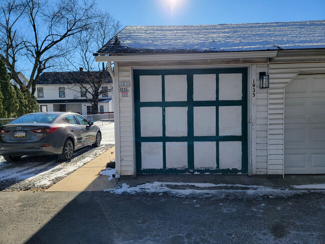 Building Photo - 1935 W Cumberland St