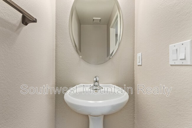 Building Photo - 42538 Sparks Ct