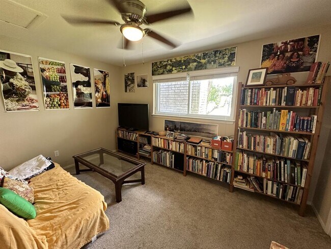 Building Photo - 15806 Torry Pines Rd