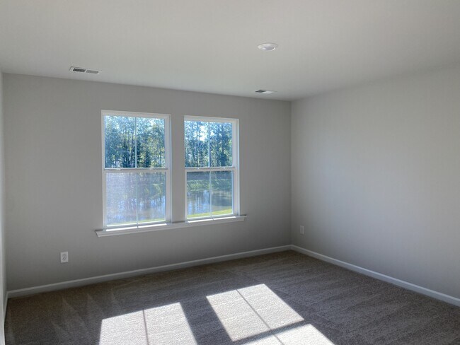 Building Photo - 128 Barefoot Dr