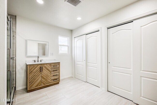 Building Photo - 6289 Cosecha Luna Cir