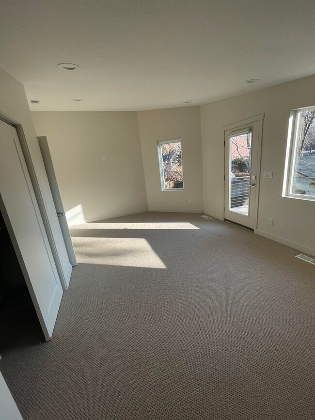Building Photo - Welcome to this stylish and modern 2-bedro...