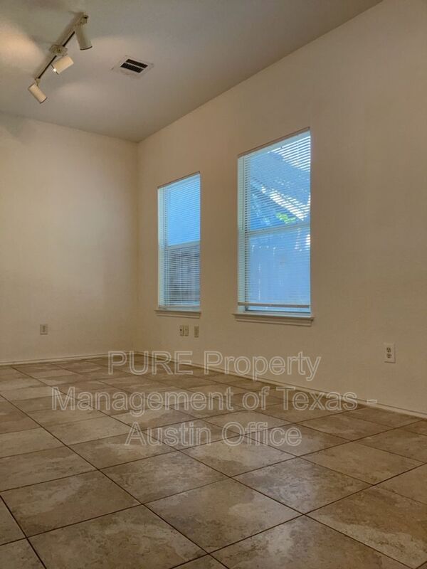 Building Photo - 304 Windridge Village Cove