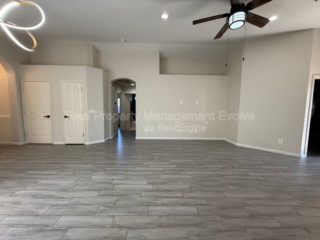 Building Photo - 3085 N 87th Pl