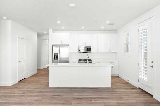 Building Photo - Desert Color Delight! NO APPLICATION FEE