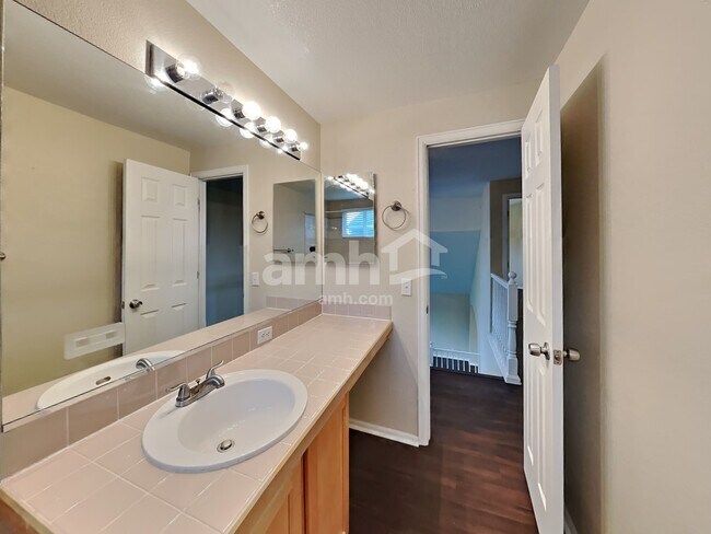 Building Photo - 651 Branding Iron Ln