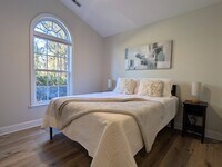 Building Photo - 1717 W Lakewood Ave