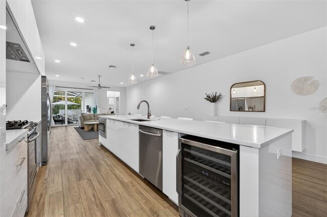 Building Photo - 6163 2nd Ave S