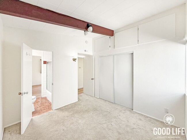 Building Photo - Spacious 3BR Home + 1BR ADU with Private Courtyard in University City!