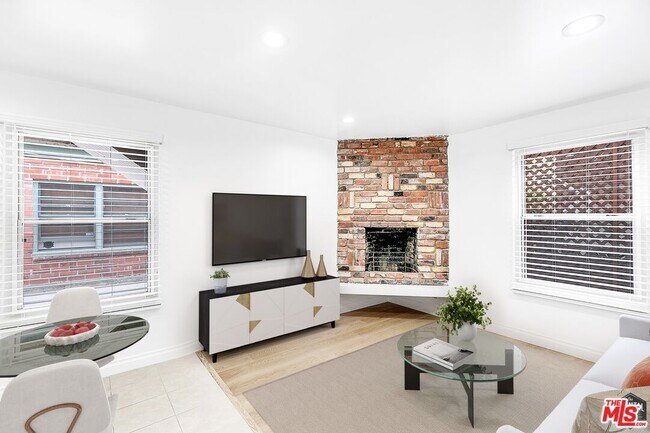 Building Photo - 2029 Cloverfield Blvd