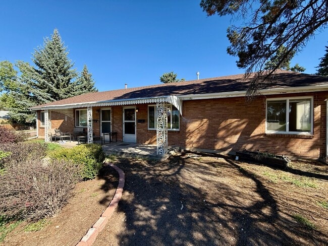 Building Photo - 1304-1308 E Pikes Peak Ave