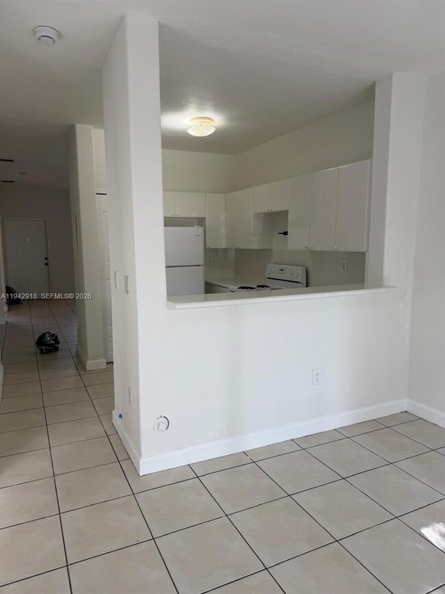 Building Photo - 1656 SE 29th Ct