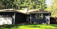 Building Photo - 3-Bed, 2-Bath Duplex with Garage & Private...