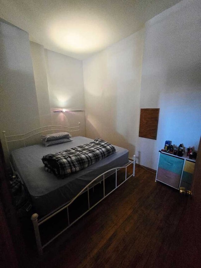 Building Photo - 1014 E Prairie Ave