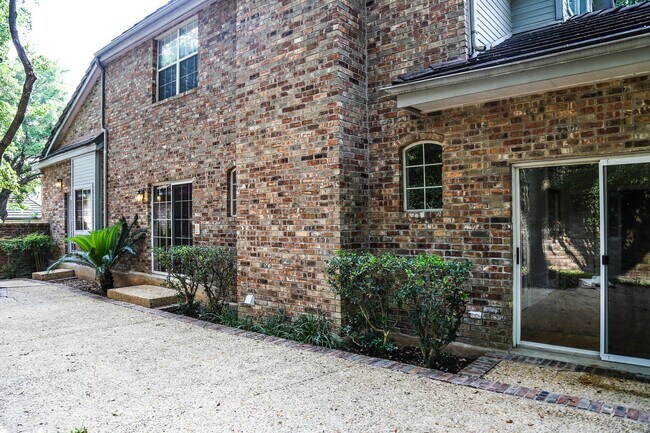 Building Photo - LINCOLN HEIGHTS 3-BEDROOM