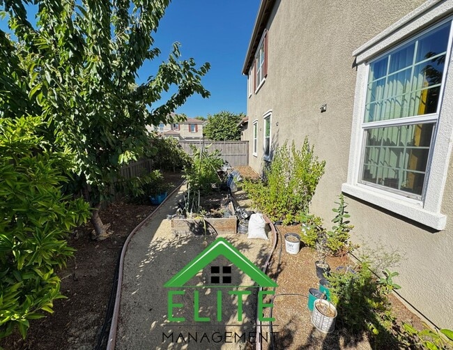 Building Photo - Welcome to this Immaculately Maintained Re...