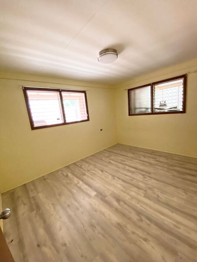 Building Photo - Aiea: 3-bedroom 1-bath w/1 covered parking...