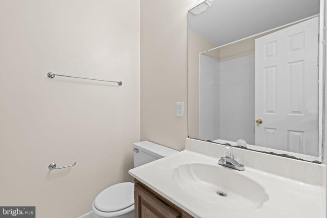 Building Photo - 786 N Vermont St