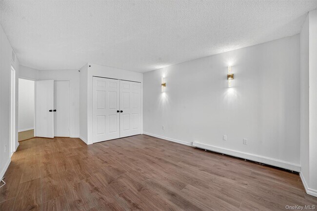 Building Photo - 25 Rockledge Ave