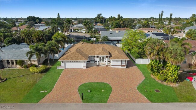 Building Photo - 3730 SE 4th Ave