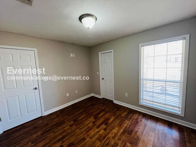 Building Photo - 236 Holmar Dr