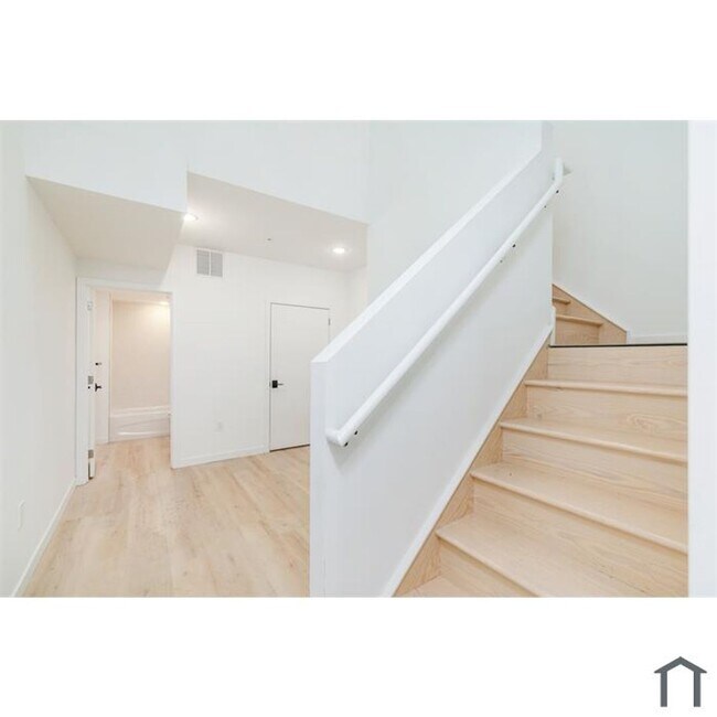 Building Photo - 2717 N Howard St