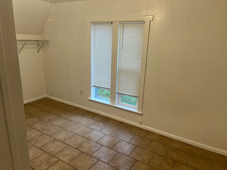 Building Photo - 430 Avenue E