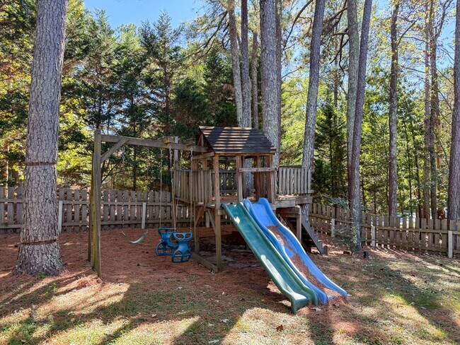 Building Photo - Gorgeous 4-Bedroom Home on a Cul-de-Sac wi...