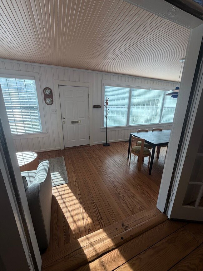 Building Photo - 3BR Beach House on 44th Street