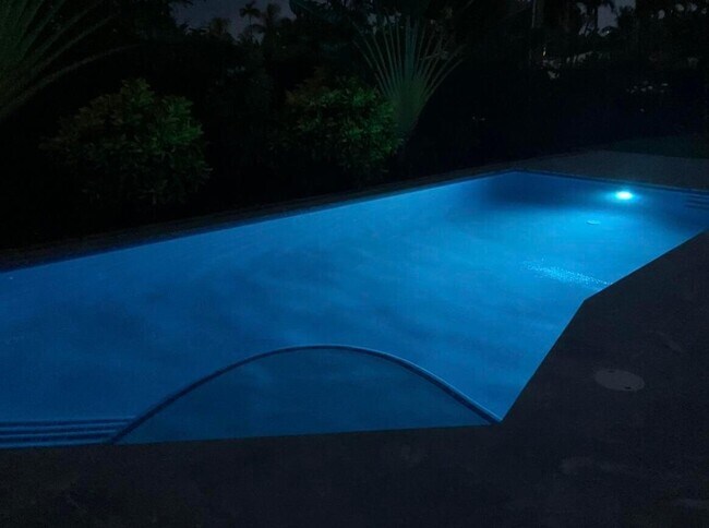 Building Photo - 702 Grove St