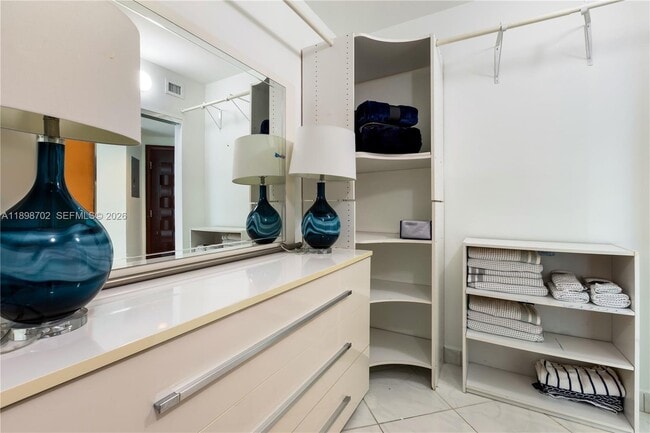 Building Photo - 16400 Collins Ave