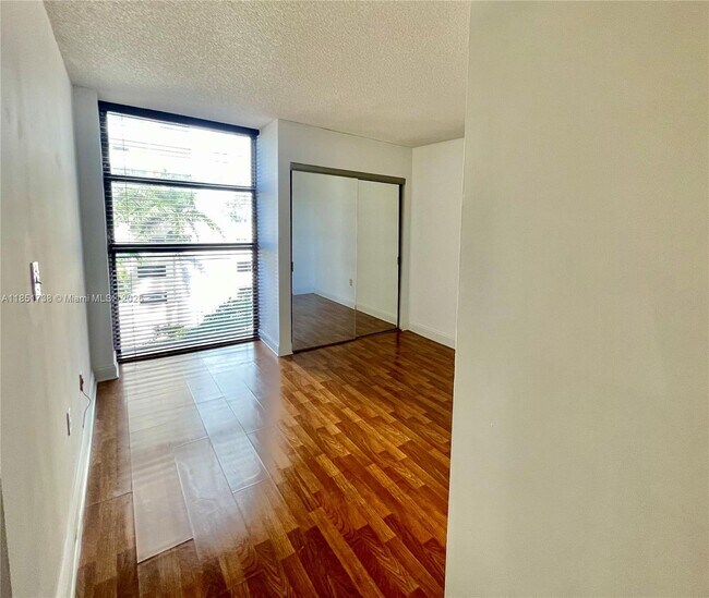 Building Photo - 2501 Brickell Ave