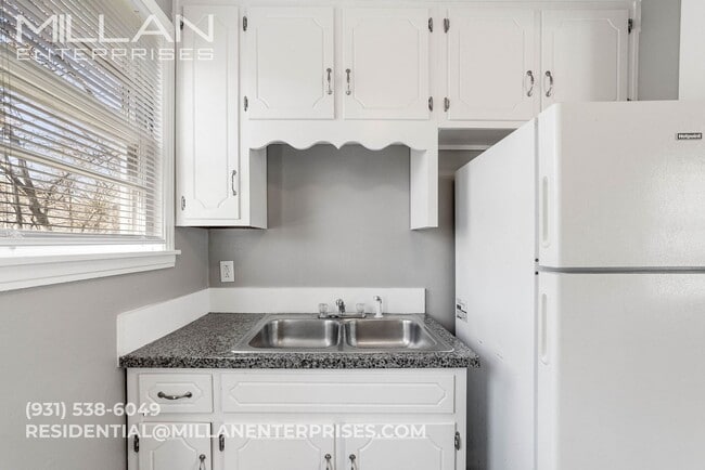 Building Photo - Great Location with Easy Access to Fort Campbell & Downtown