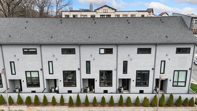 Building Photo - Modern Townhome with Roof Terrace in Dilworth Neighborhood Charlotte NC