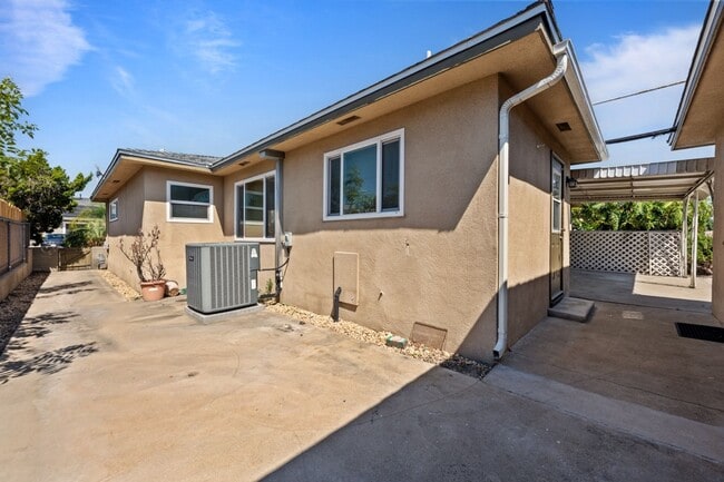 Building Photo - Oversized detached garage!
