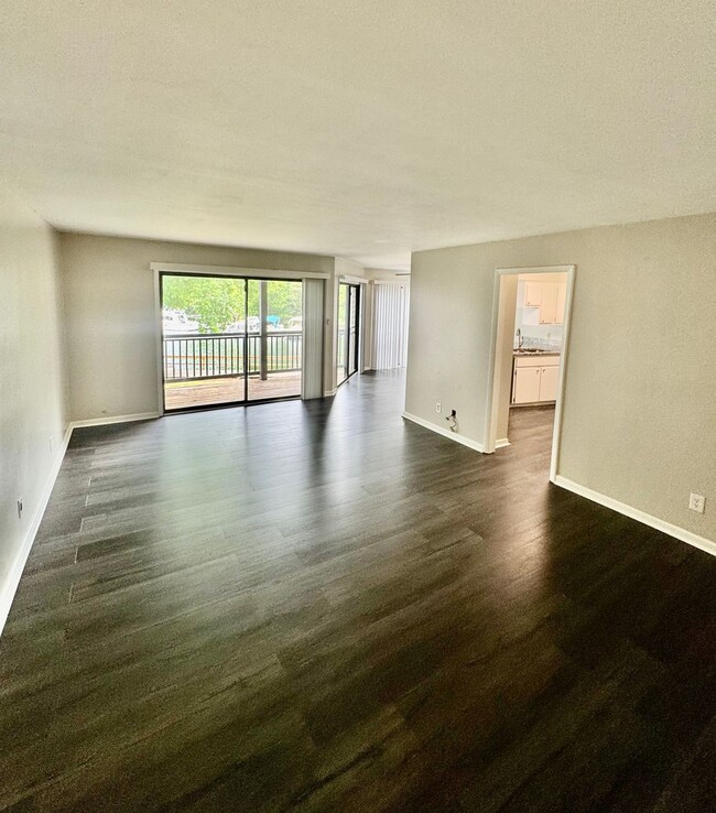 Building Photo - Lake Murray Living--- 2bd/2ba condo