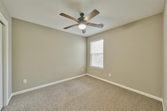 Building Photo - 132 Artesian Way