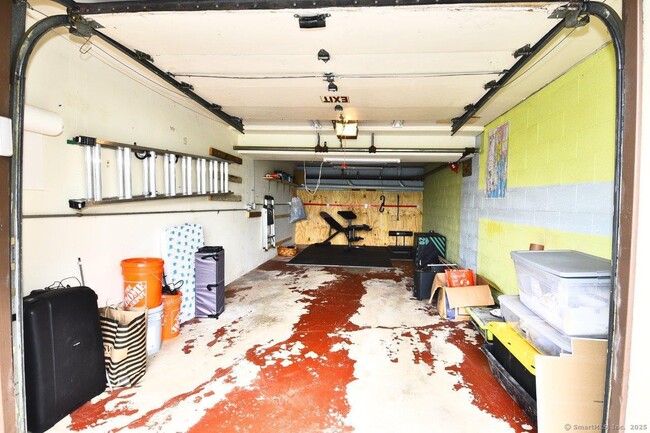 Building Photo - 178 Flax Hill Rd