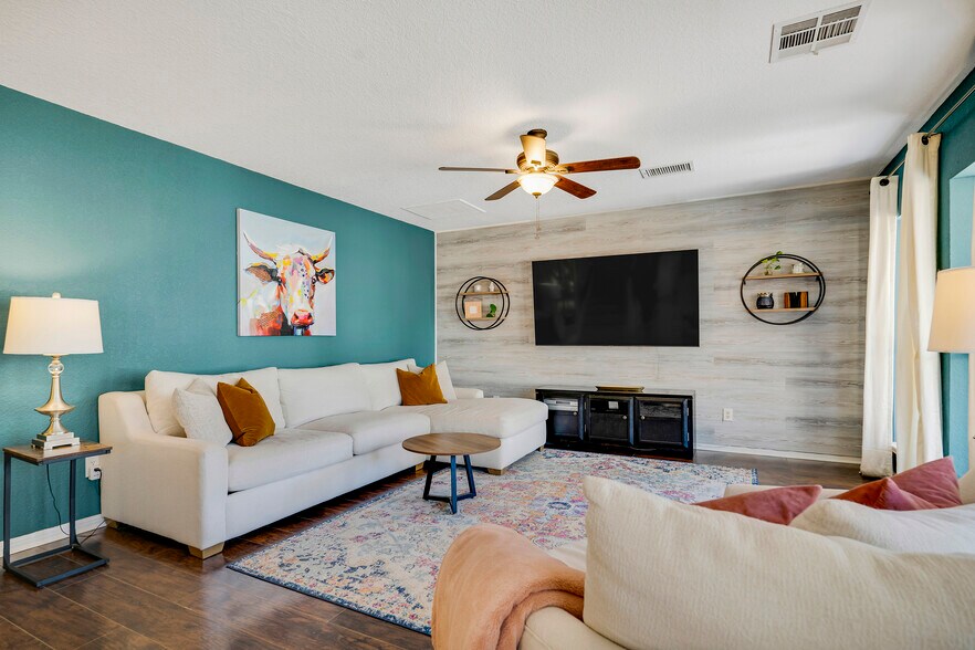 Building Photo - 10331 Mustang Rdg