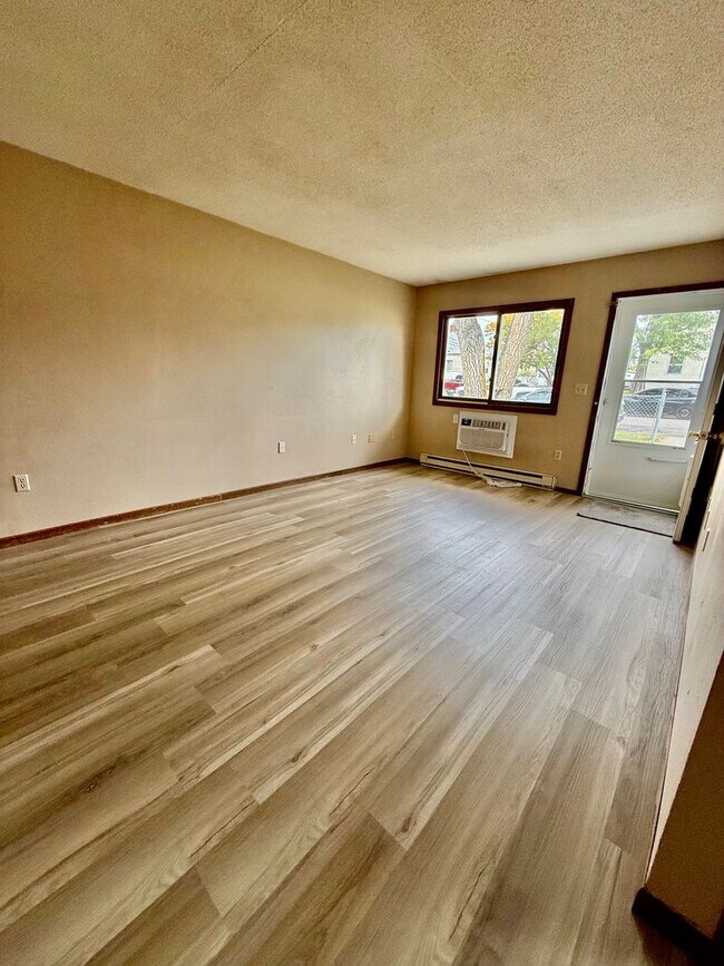 Building Photo - 1110/1114 2nd St SE